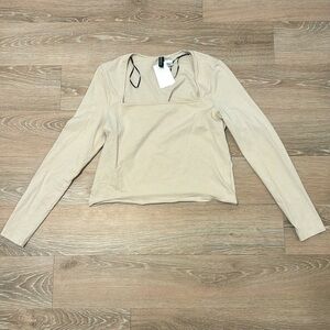 beige square neck cropped top 🥯
